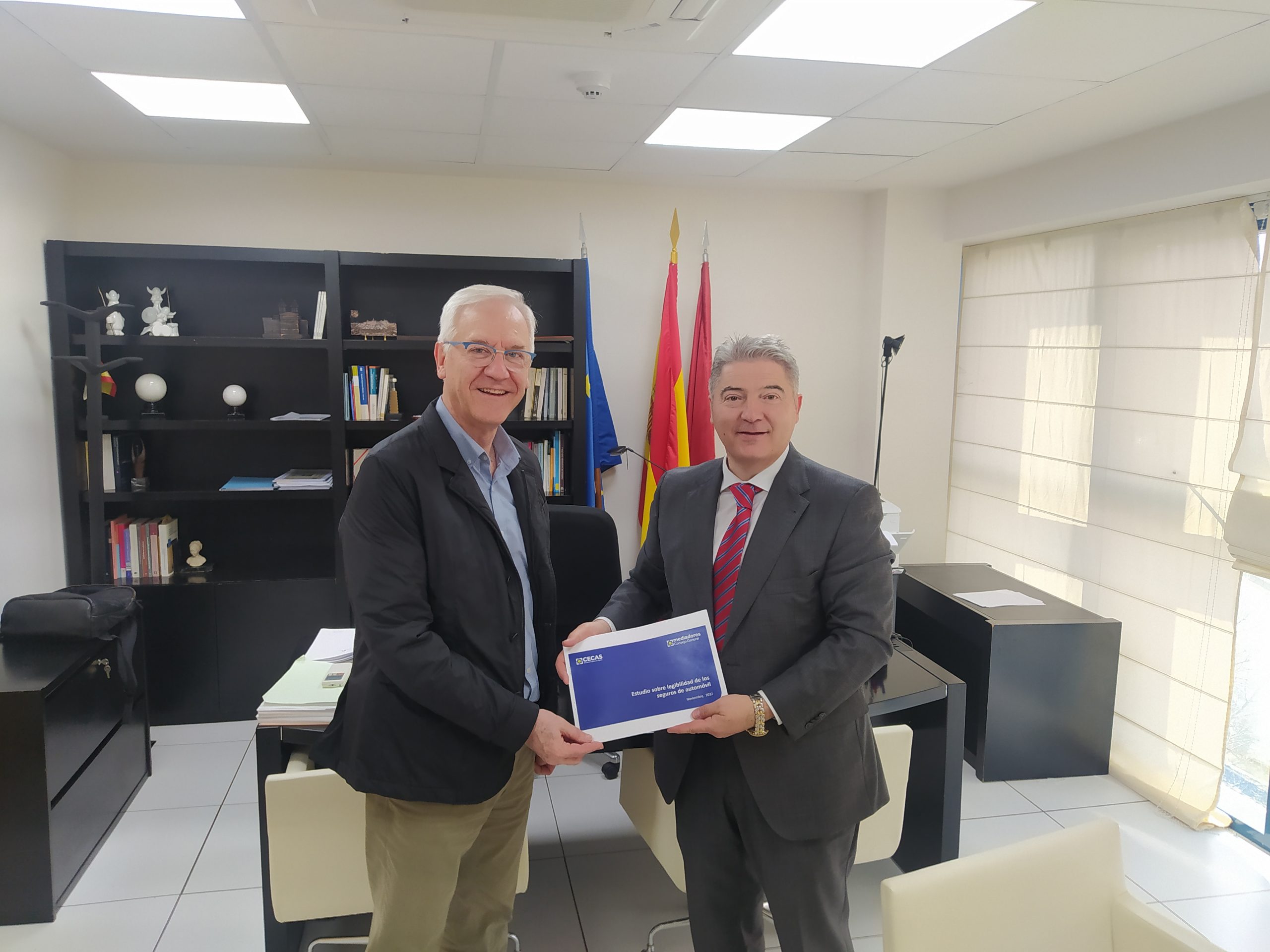 El Colegio de Mediadores de Seguros presenta el Estudio sobre legibilidad de los seguros de automóvil ante el supervisor de seguros de CLM