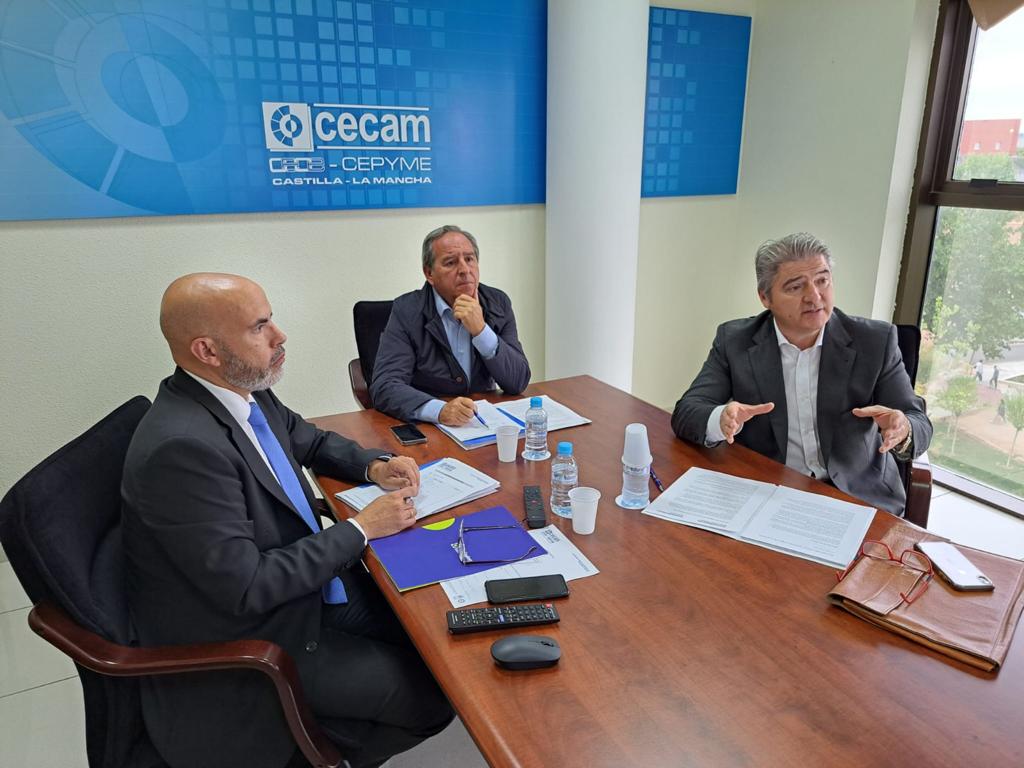 El presidente de los Mediadores de Toledo traslada a CECAM la complejidad para asegurar sectores como la agroalimentación
