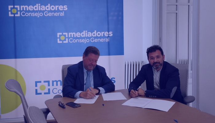 Consejo General y Solred firman un acuerdo para ofrecer ventajas económicas y operativas a los colegiados y personal de sus empresas